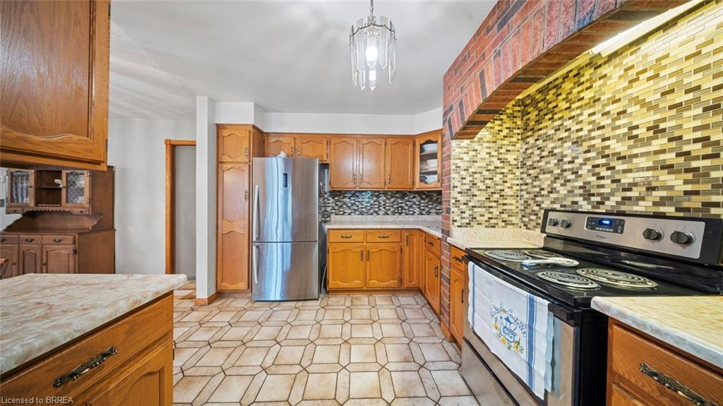 90 North Park Street, Brantford, ON - Indoor Photo Showing Kitchen