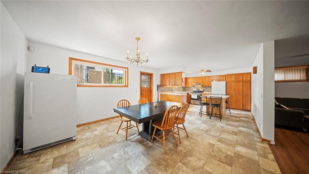 90 North Park Street, Brantford, ON - Indoor