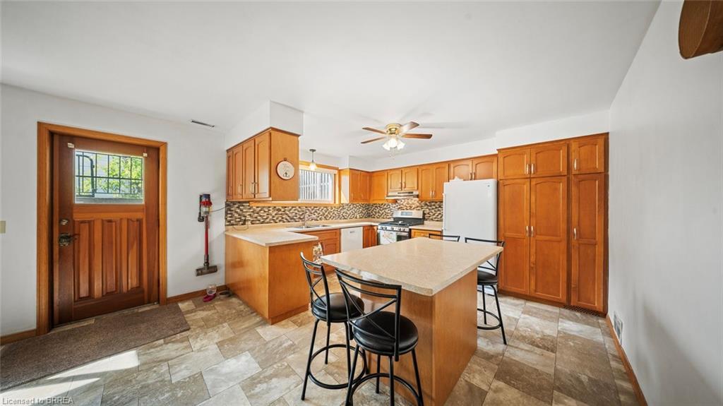 90 North Park Street, Brantford, ON - Indoor