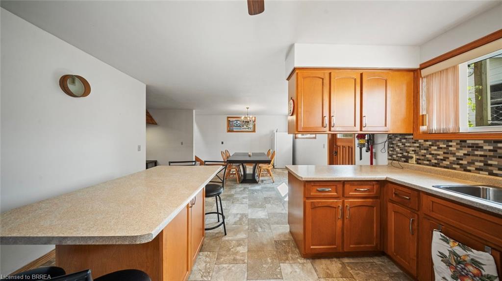 90 North Park Street, Brantford, ON - Indoor Photo Showing Kitchen