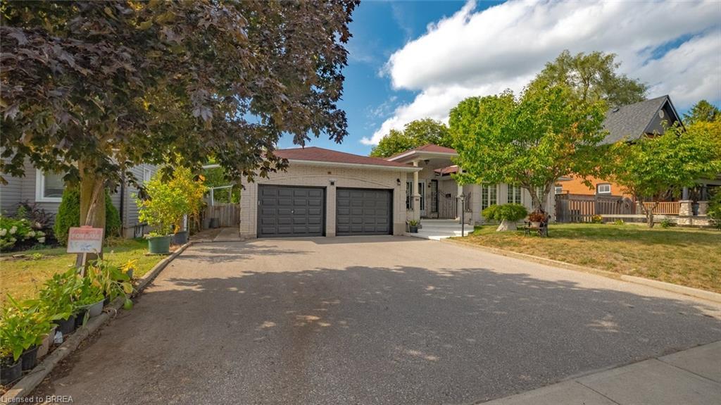 90 North Park Street, Brantford, ON - Outdoor With Facade