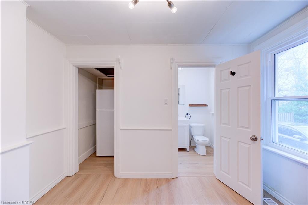 174-176 Darling Street, Brantford, ON - Indoor Photo Showing Other Room