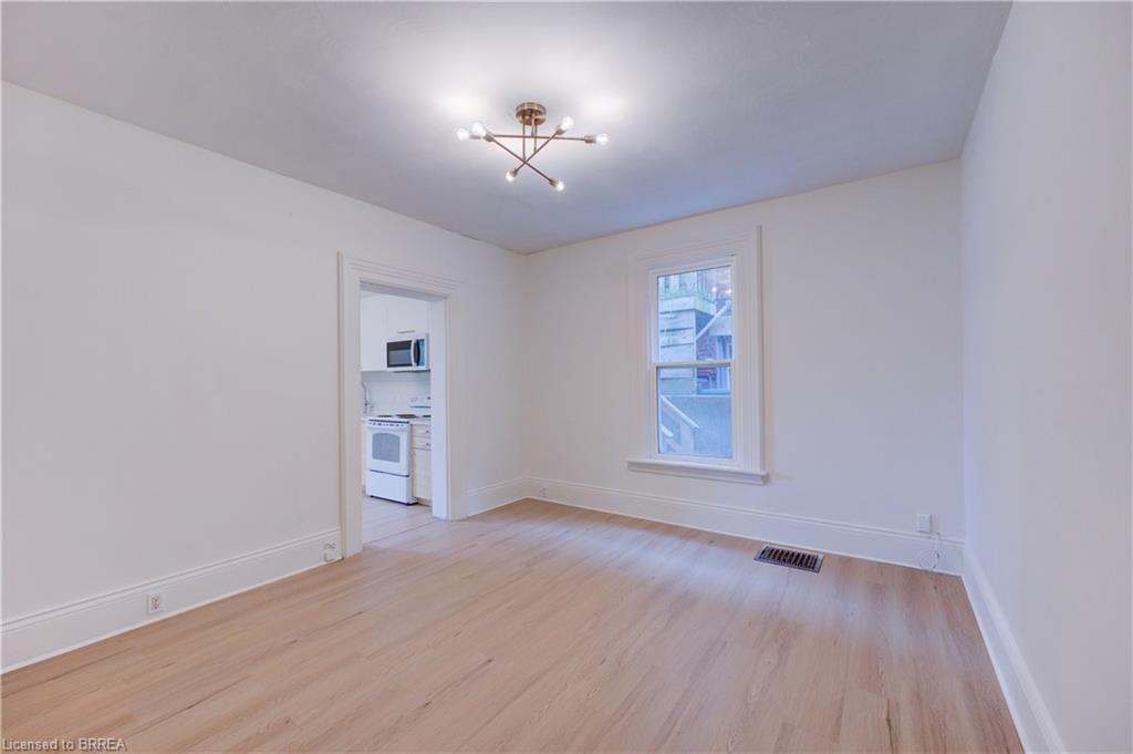 174-176 Darling Street, Brantford, ON - Indoor Photo Showing Other Room