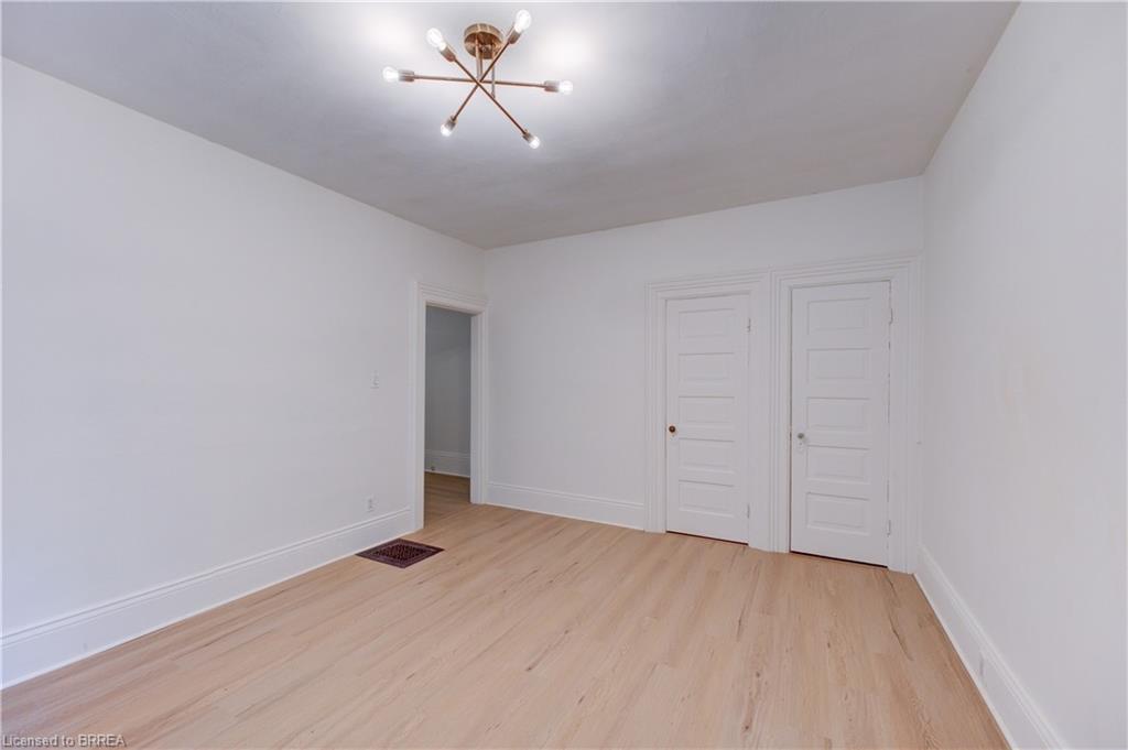 174-176 Darling Street, Brantford, ON - Indoor Photo Showing Other Room
