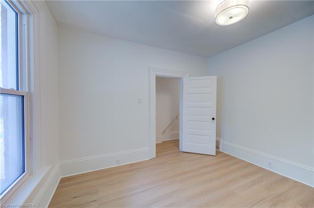 174-176 Darling Street, Brantford, ON - Indoor Photo Showing Other Room