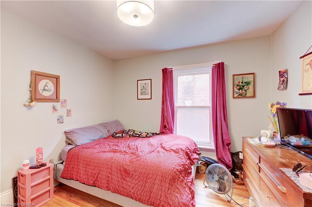 174-176 Darling Street, Brantford, ON - Indoor Photo Showing Bedroom