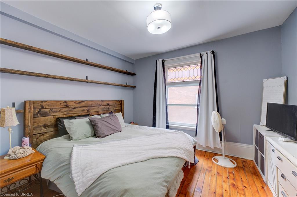 174-176 Darling Street, Brantford, ON - Indoor Photo Showing Bedroom