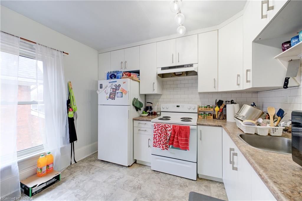 174-176 Darling Street, Brantford, ON - Indoor Photo Showing Kitchen