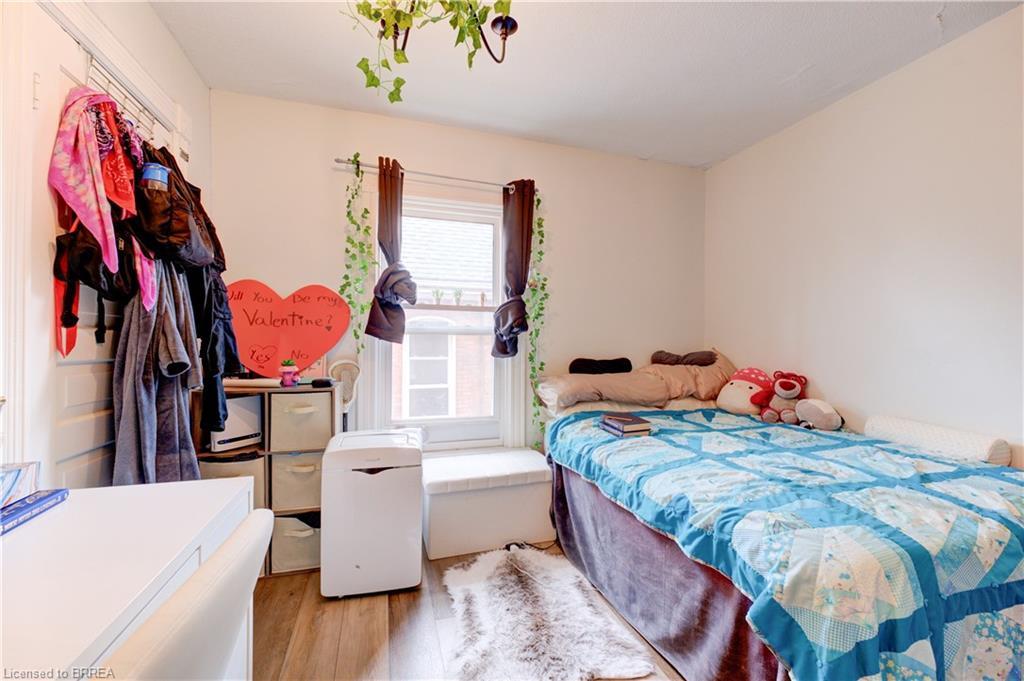 174-176 Darling Street, Brantford, ON - Indoor Photo Showing Bedroom