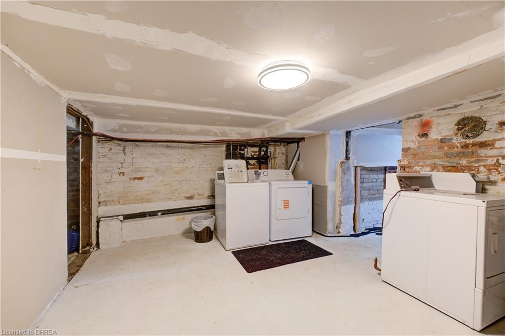 174-176 Darling Street, Brantford, ON - Indoor Photo Showing Laundry Room