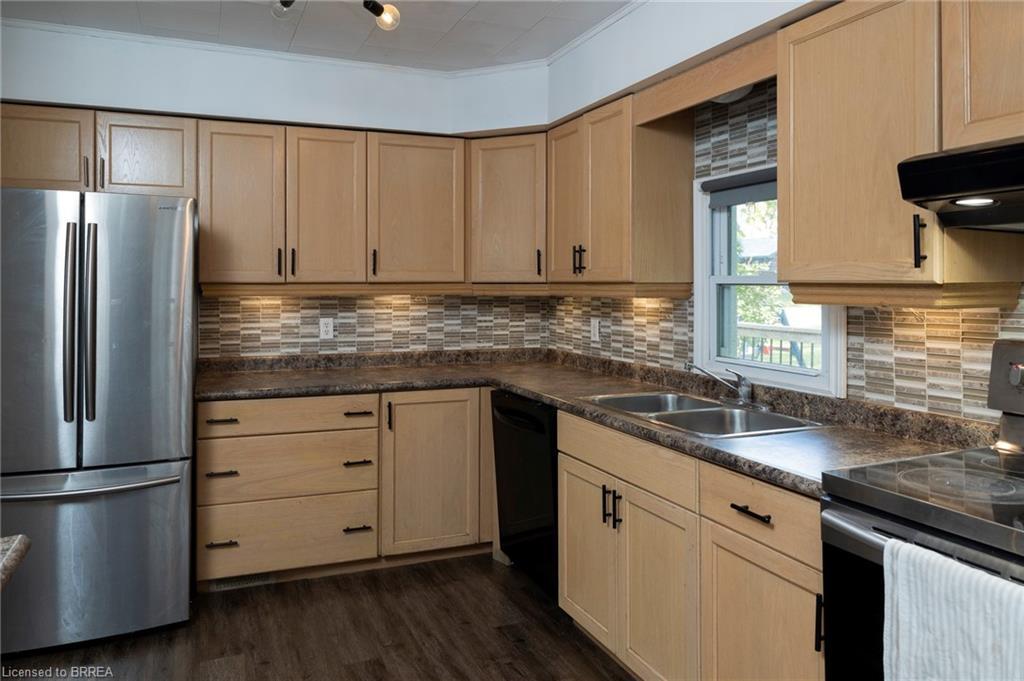 80 Stover Street N, Norwich, ON - Indoor Photo Showing Kitchen With Double Sink