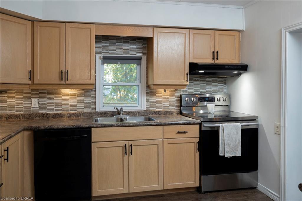 80 Stover Street N, Norwich, ON - Indoor Photo Showing Kitchen With Double Sink