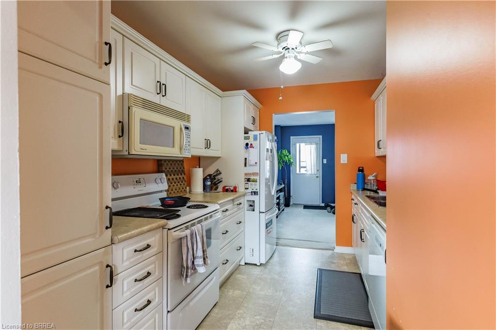 31-1115 Nellis Street, Woodstock, ON - Indoor Photo Showing Kitchen