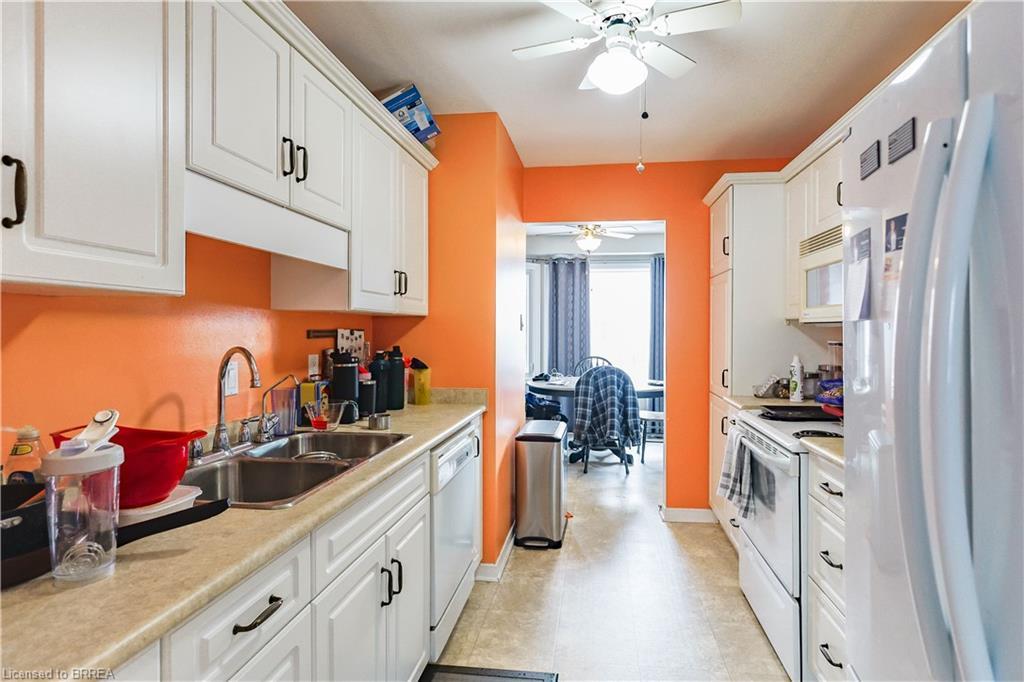 31-1115 Nellis Street, Woodstock, ON - Indoor Photo Showing Kitchen With Double Sink