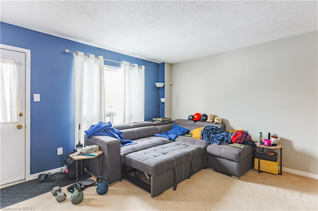 31-1115 Nellis Street, Woodstock, ON - Indoor Photo Showing Living Room