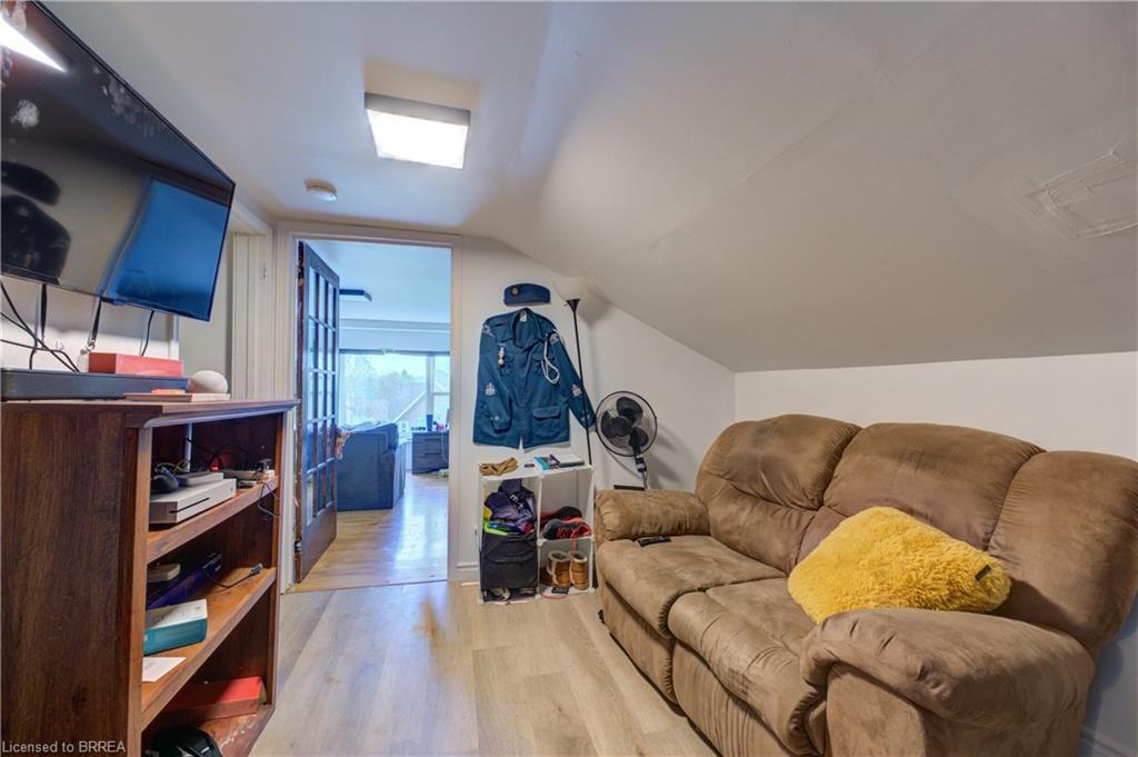 220 Nelson Street, Brantford, ON