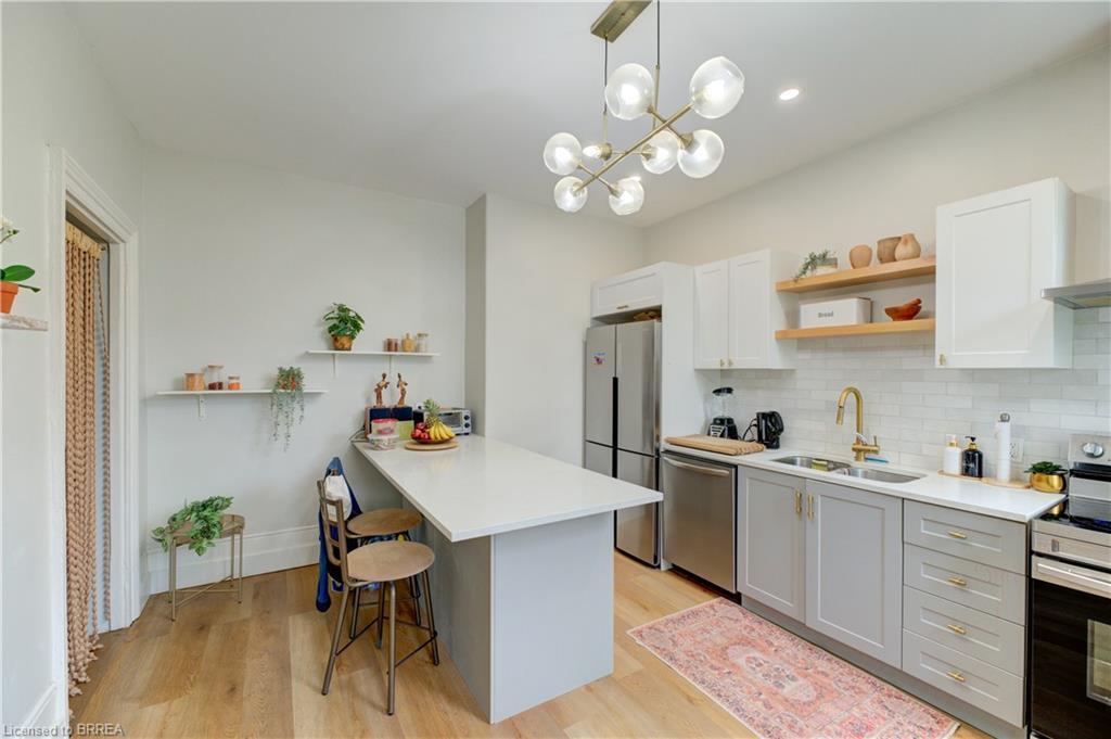 220 Nelson Street, Brantford, ON