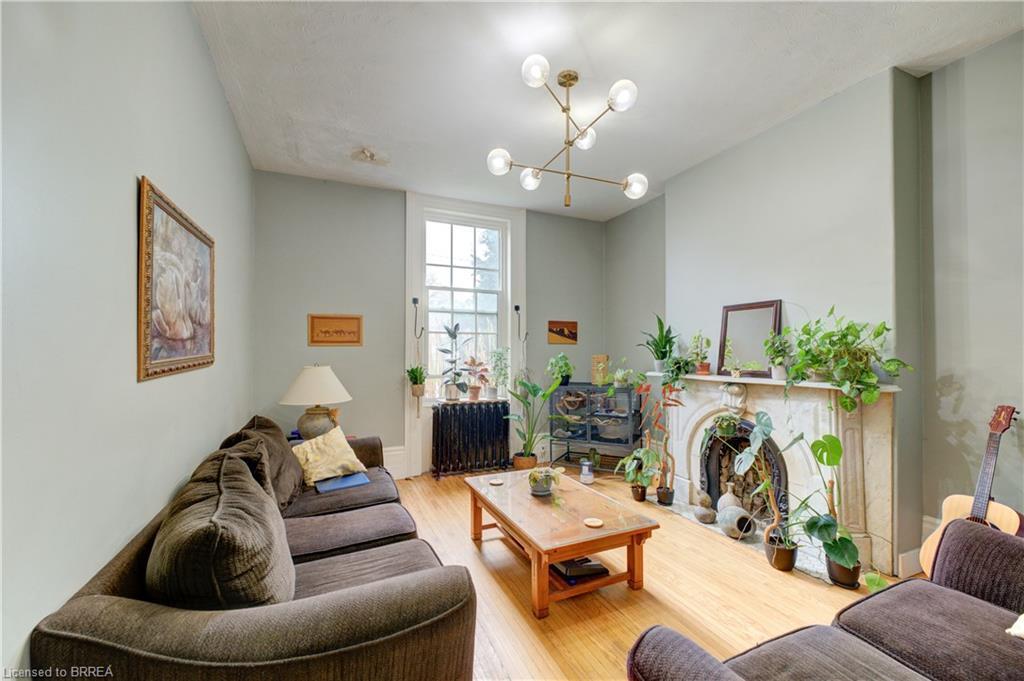 220 Nelson Street, Brantford, ON