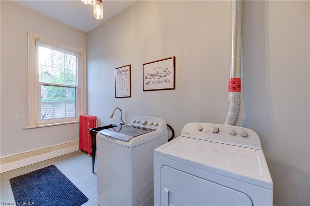 220 Nelson Street, Brantford, ON - Indoor Photo Showing Laundry Room
