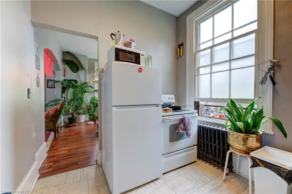 220 Nelson Street, Brantford, ON - Indoor Photo Showing Kitchen
