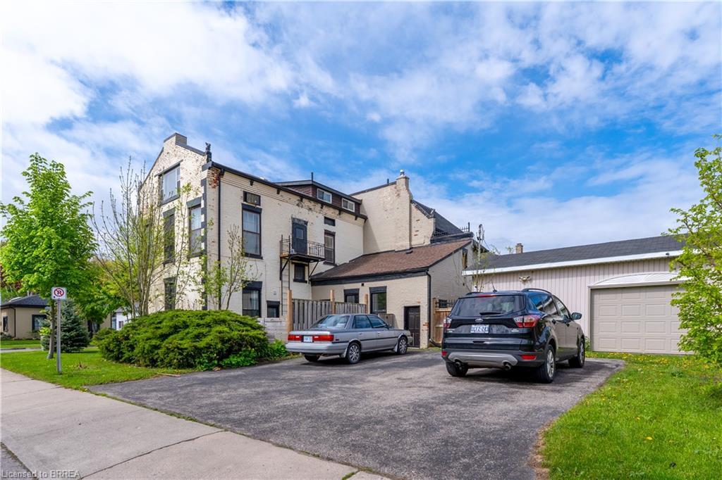 220 Nelson Street, Brantford, ON - Outdoor