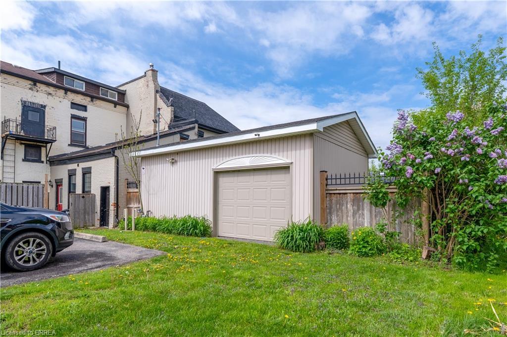 220 Nelson Street, Brantford, ON - Outdoor