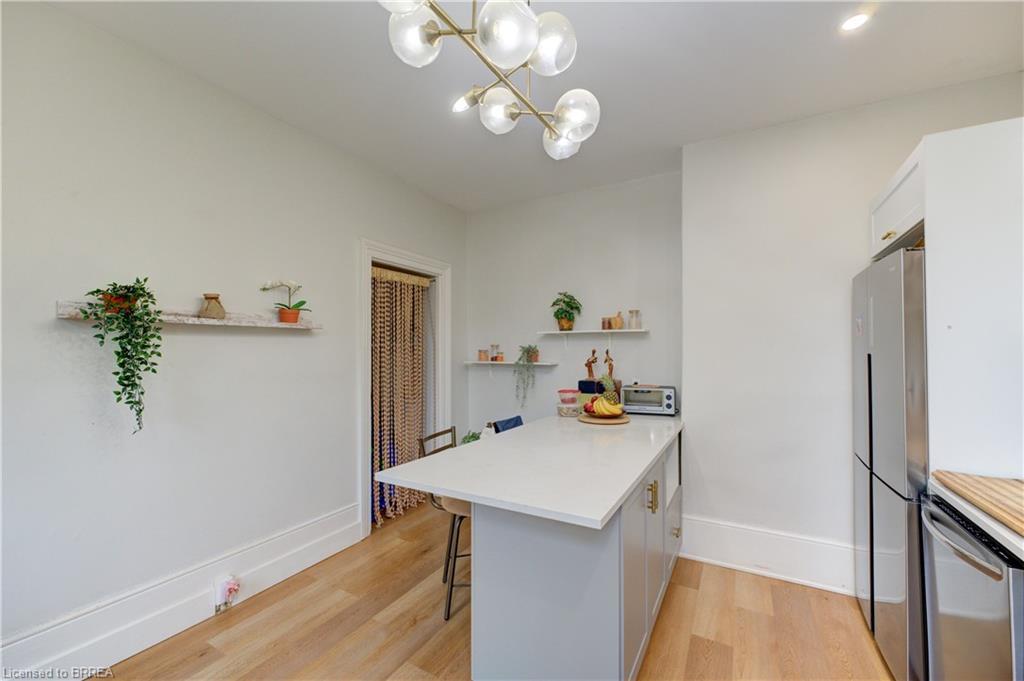 220 Nelson Street, Brantford, ON - Indoor