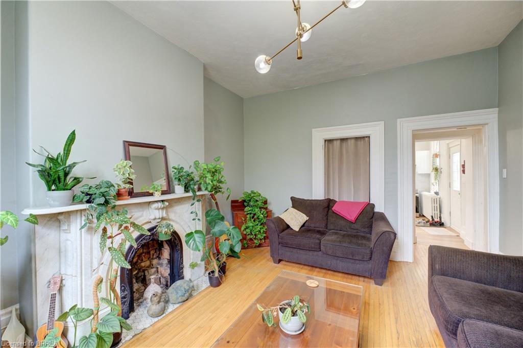 220 Nelson Street, Brantford, ON - Indoor Photo Showing Living Room