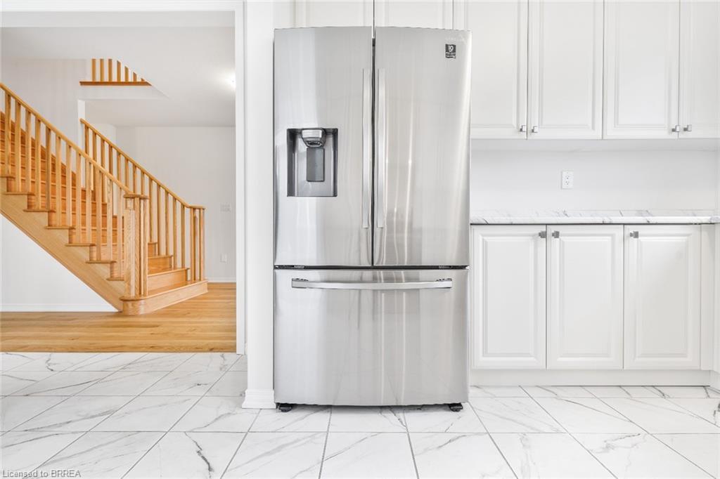 8 Tate Street, Brantford, ON - Indoor