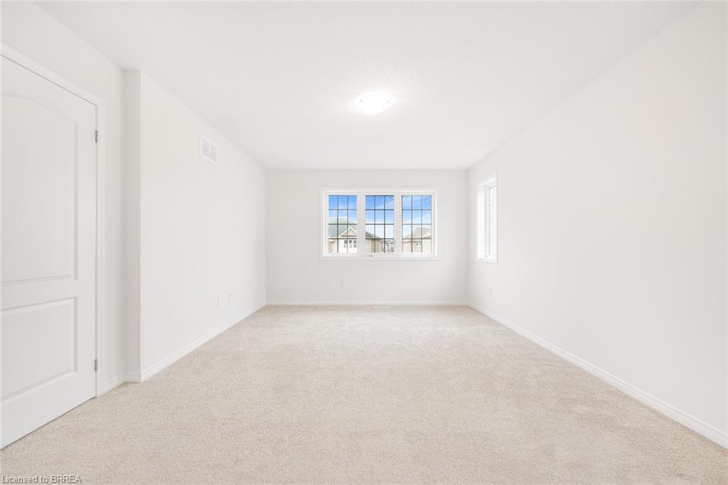 8 Tate Street, Brantford, ON - Indoor Photo Showing Other Room