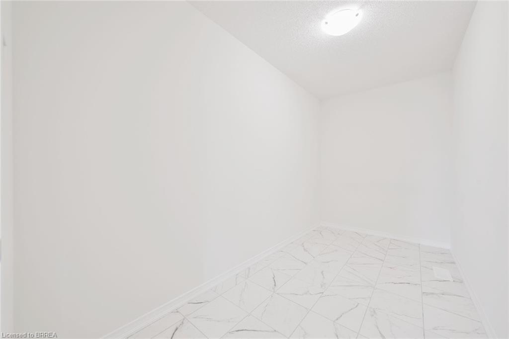 8 Tate Street, Brantford, ON - Indoor Photo Showing Other Room