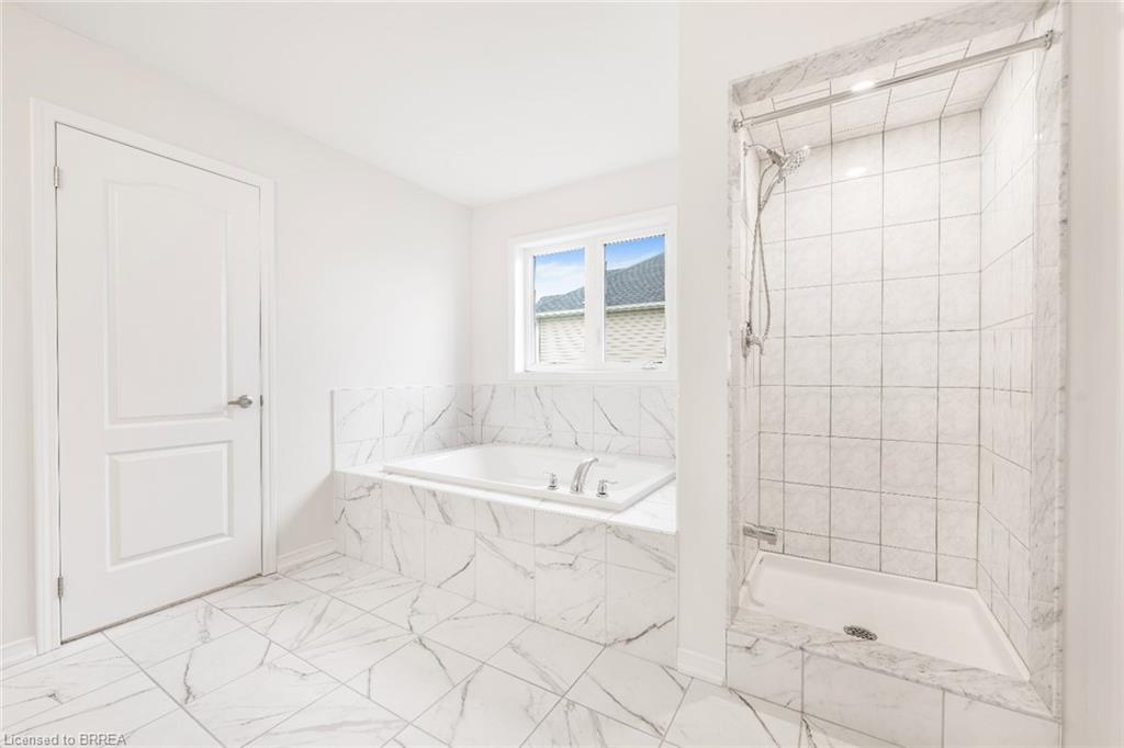 8 Tate Street, Brantford, ON - Indoor Photo Showing Bathroom