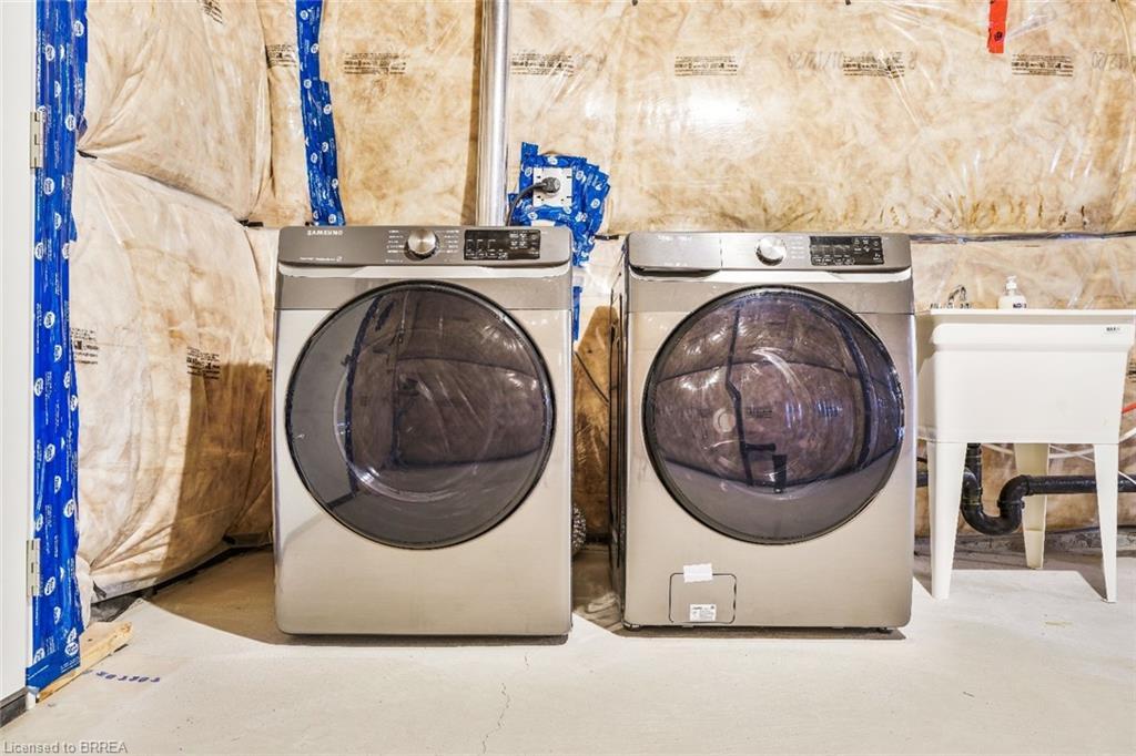 8 Tate Street, Brantford, ON - Indoor Photo Showing Laundry Room