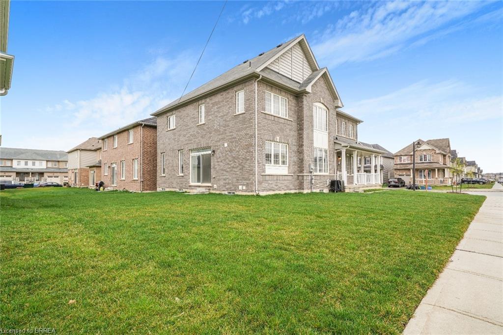 8 Tate Street, Brantford, ON - Outdoor