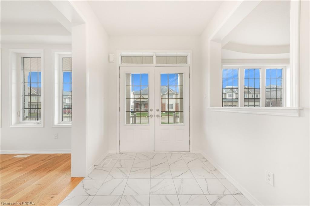 8 Tate Street, Brantford, ON - Indoor Photo Showing Other Room