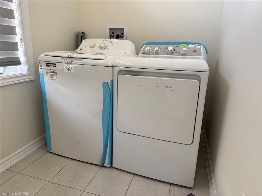 44 Eccleston Street, Brantford, ON - Indoor Photo Showing Laundry Room