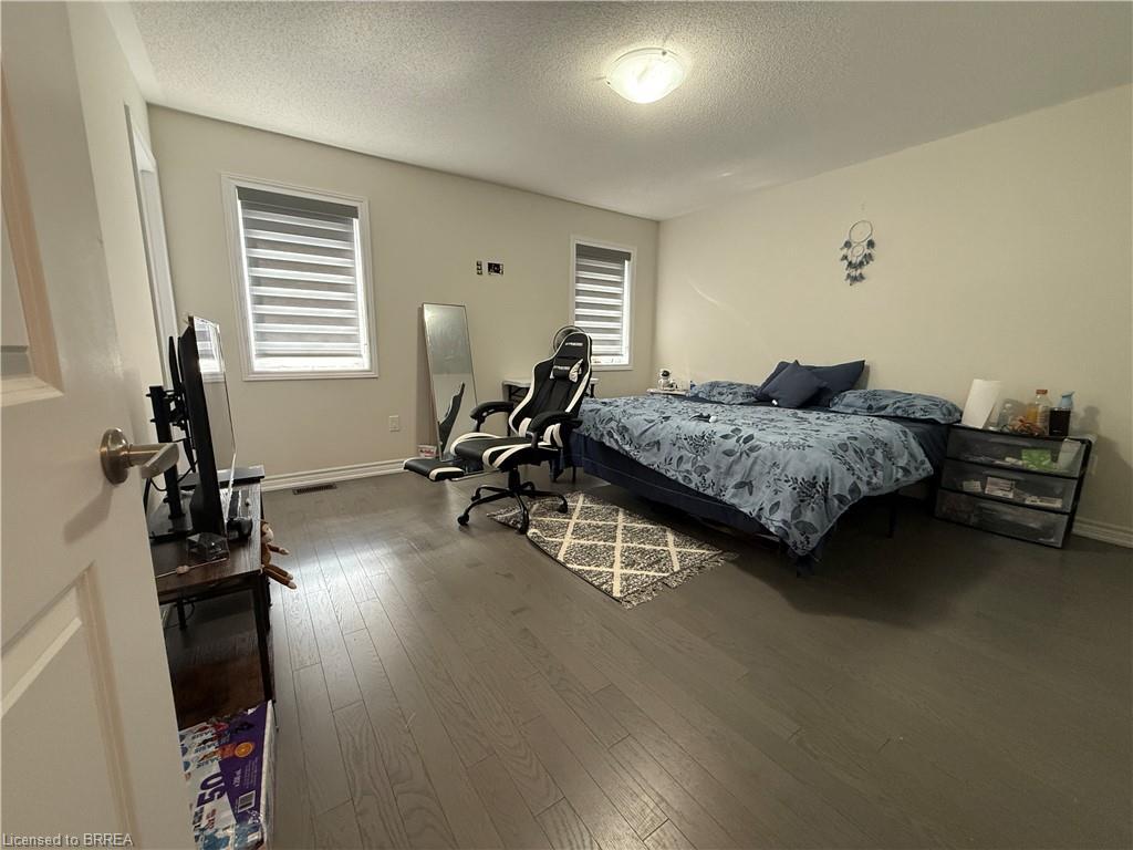 44 Eccleston Street, Brantford, ON - Indoor Photo Showing Bedroom