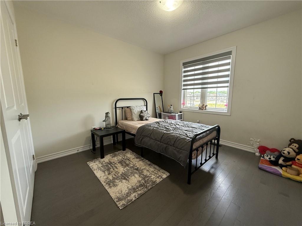 44 Eccleston Street, Brantford, ON - Indoor Photo Showing Bedroom