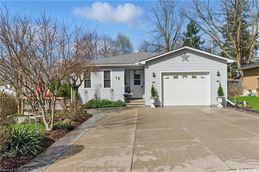 13 King William Street, St. George, ON - Outdoor