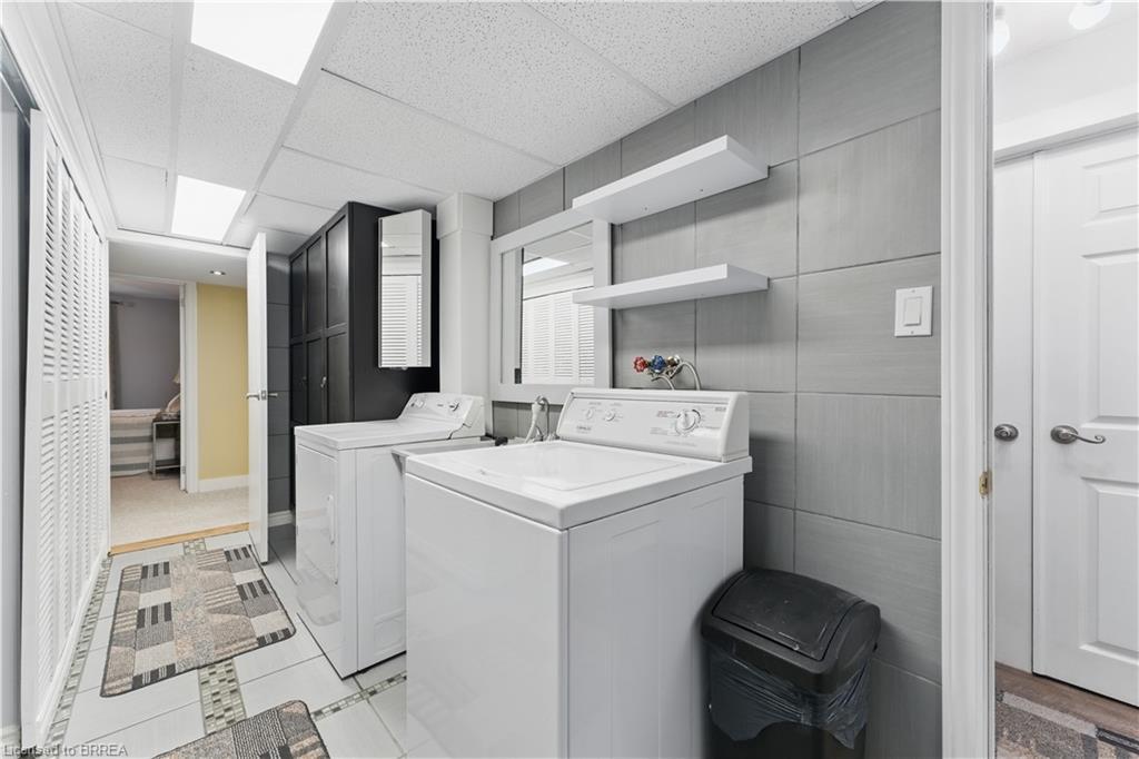 13 King William Street, St. George, ON - Indoor Photo Showing Laundry Room