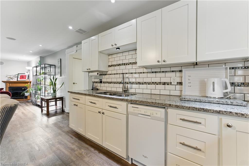 13 King William Street, St. George, ON - Indoor Photo Showing Kitchen With Double Sink