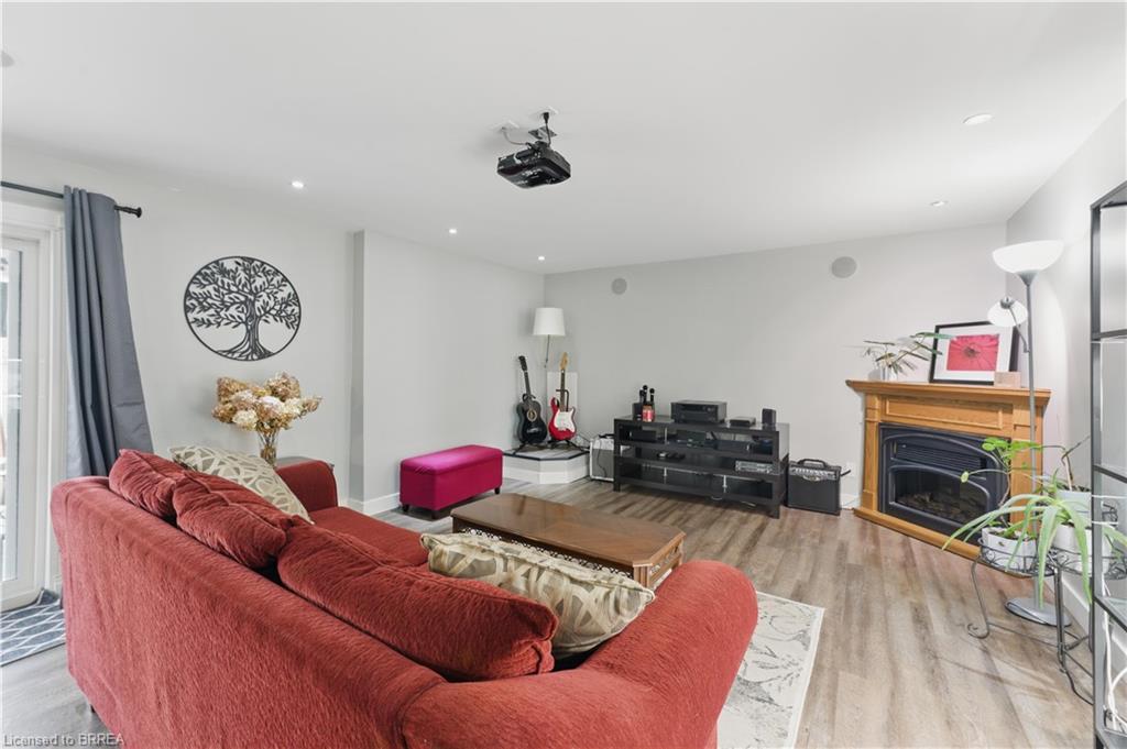 13 King William Street, St. George, ON - Indoor Photo Showing Living Room With Fireplace