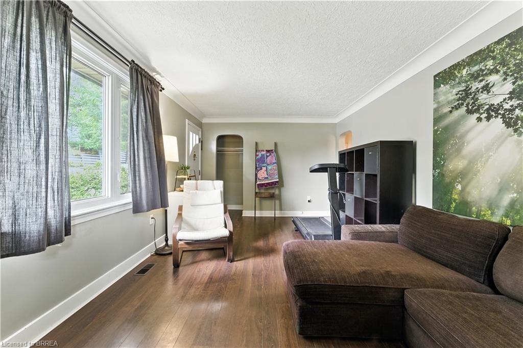 30 Main Street N, St. George, ON - Indoor Photo Showing Living Room