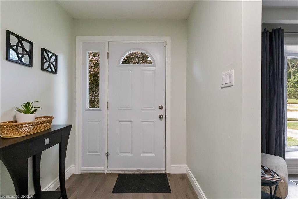 8 Sandy Row, Brantford, ON - Indoor Photo Showing Other Room