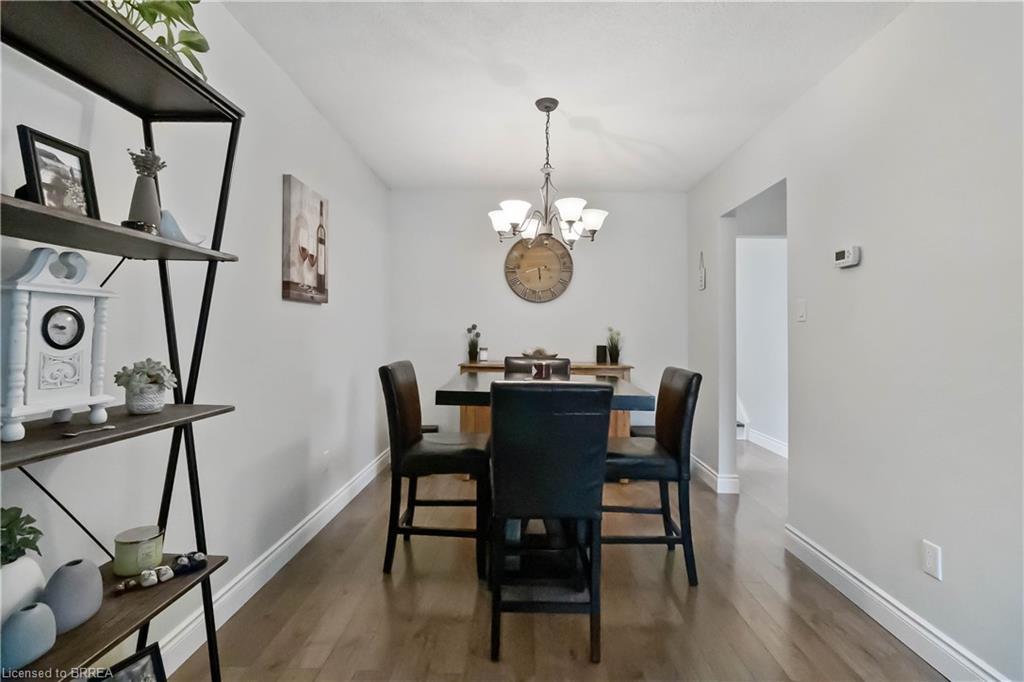8 Sandy Row, Brantford, ON - Indoor Photo Showing Dining Room