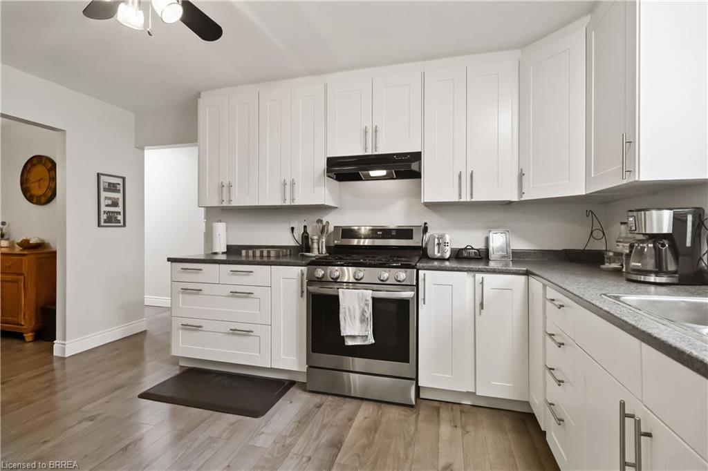 8 Sandy Row, Brantford, ON - Indoor Photo Showing Kitchen