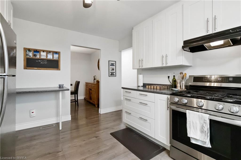 8 Sandy Row, Brantford, ON - Indoor Photo Showing Kitchen