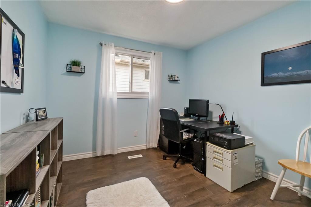 8 Sandy Row, Brantford, ON - Indoor Photo Showing Office