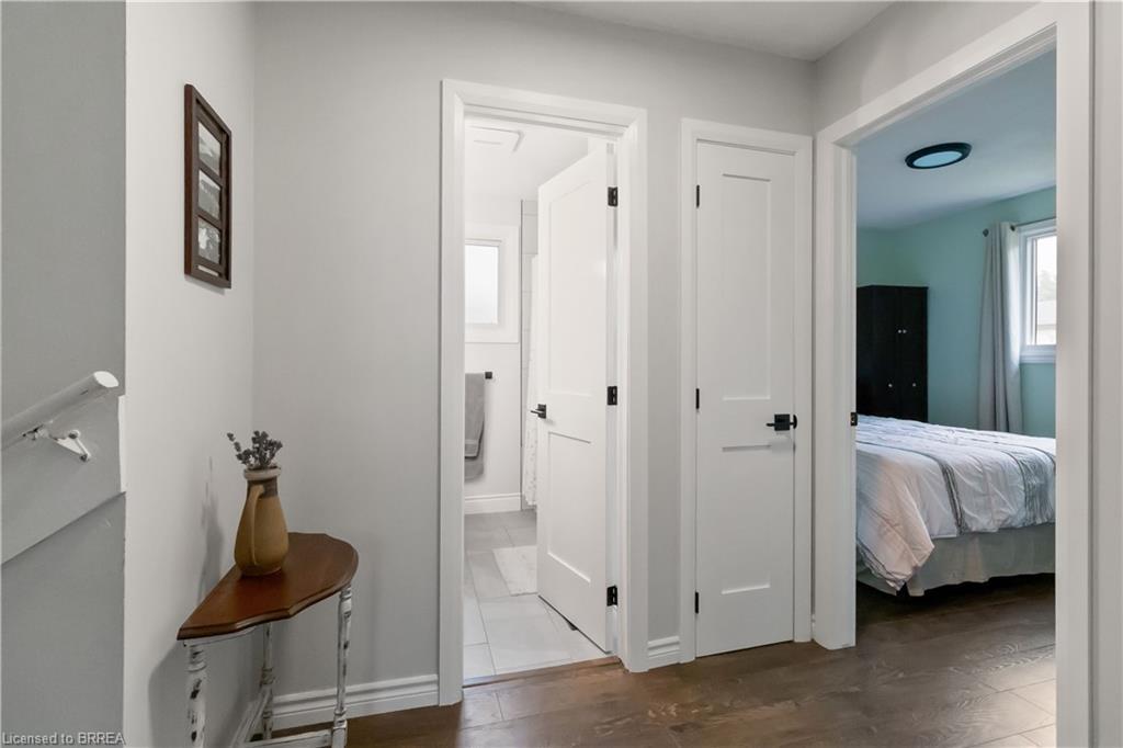 8 Sandy Row, Brantford, ON - Indoor