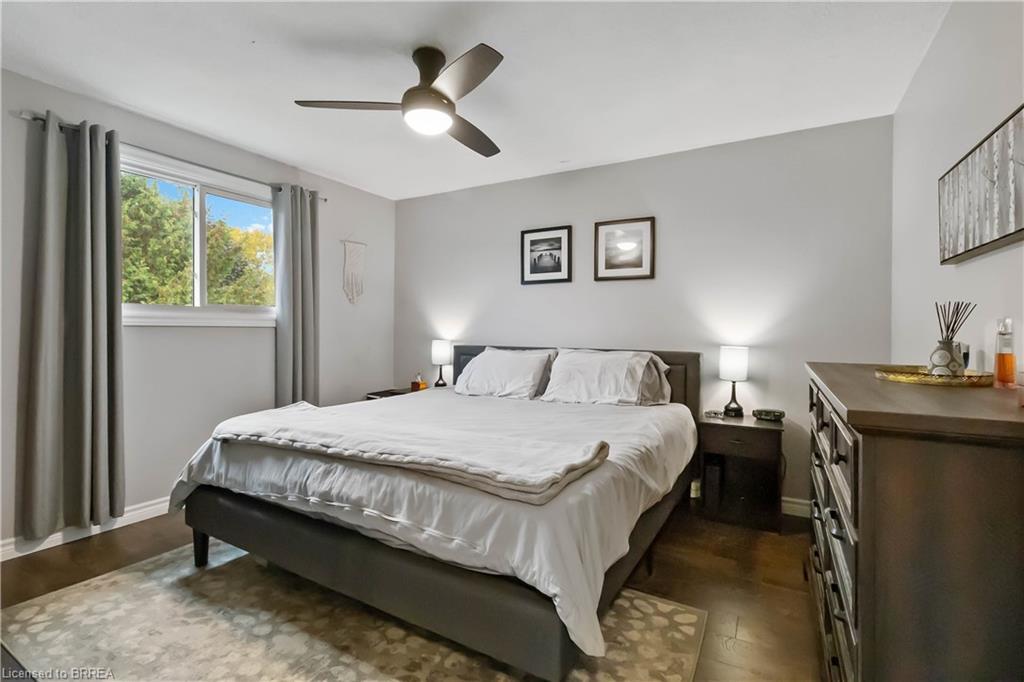 8 Sandy Row, Brantford, ON - Indoor Photo Showing Bedroom